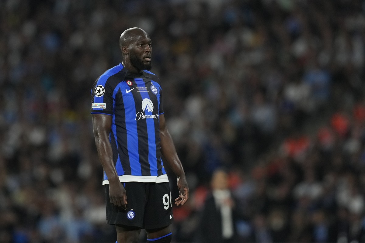 Inter Milan's Romelu Lukaku gestures during the Champions League final soccer match between Manchester City and Inter Milan at the Ataturk Olympic Stadium in Istanbul, Turkey, Saturday, June 10,  ...