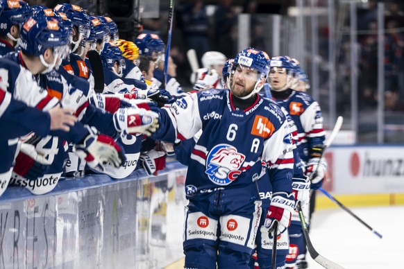 Yannick Weber (ZSC) jubelt nach seinem Tor zum 1:0 im Spiel der Eishockey National League zwischen den ZSC Lions und dem EHC Kloten am Sonntag, 11. Januar 2026 in der Swiss Life Arena in Zuerich. (KEY ...