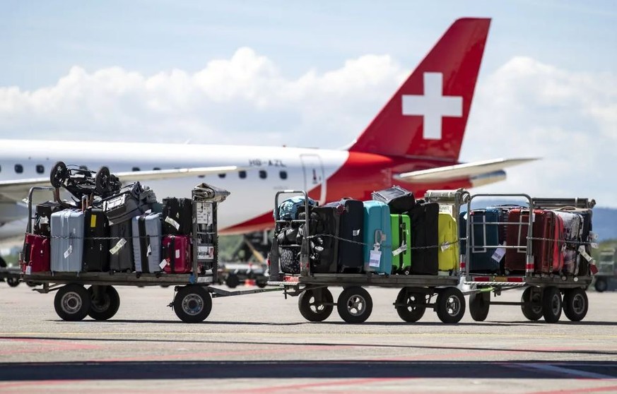 Schafft es das eigene Gepäck rechtzeitig auf den Flieger? An vielen Flughäfen herrscht bei der Gepäcksortierung derzeit ein massiver Personalmangel – mit negativen Folgen für die Passagiere.