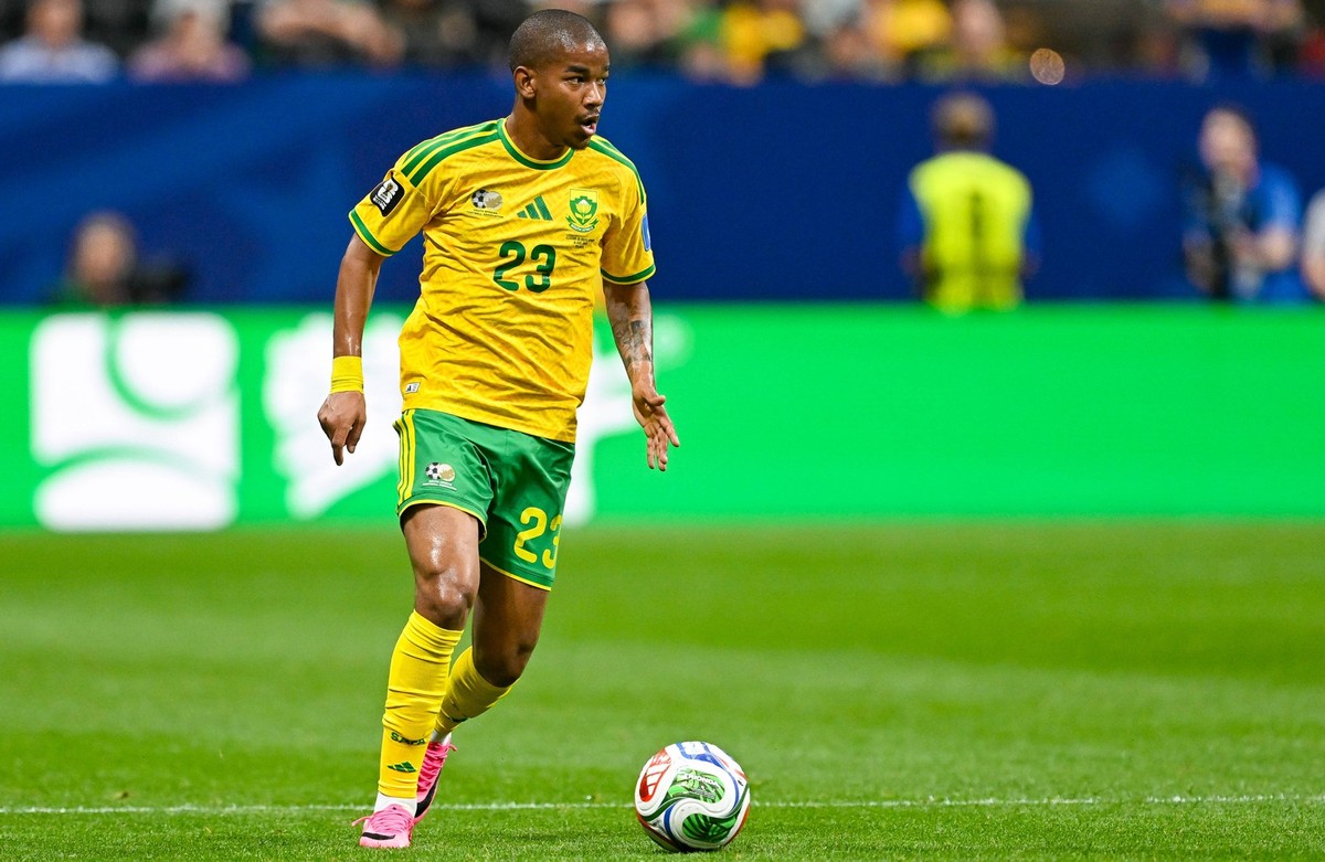 ATLANTA, GA - JUNE 18: Jayden Adams 23 of South Africa looks to pass during the FIFA World Cup, WM, Weltmeisterschaft, Fussball 2026 Group A match between Czechia and South Africa on June 18th, 2026 a ...