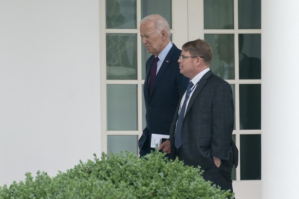 President Joe Biden walks along the Colonnade at the White House with his physician Kevin O&#039;Connor, Monday, Aug. 28, 2023. (AP Photo/Manuel Balce Ceneta)
Joe Biden,Kevin O&#039;Connor