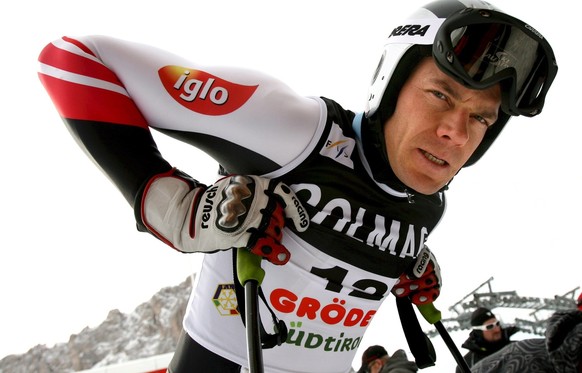 epa01198768 Austrian skier Michael Walchhofer during a training session of the men's World Cup alpine skiing downhill race in Val Gardena, Italy, 12 December 2007. EPA/ETTORE FERRARI