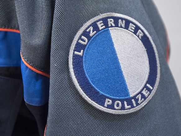Anhänger des Berner Fussball-Clubs Young Boys lieferten sich nach dem Spiel gegen den FC Luzern im Luzerner Bahnhof Scharmützel mit der Polizei. (Symbolbild)