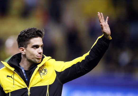 epa05915696 Dortmund&#039;s Marc Bartra greets fans prior to the UEFA Champions League quarter final, second leg soccer match between AS Monaco and Borussia Dortmund at Stade Louis II in Monaco, 19 Ap ...