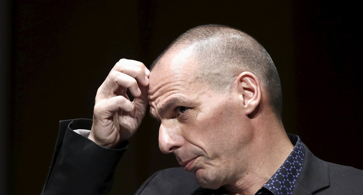 Der griechische Finanzminister Yanis Varoufakis: Er soll ein Spieler, ein Amateur und ein Zeitverschwender sein. Diese Beschimpfungen verbreiteten sich Ende April wie ein Lauffeuer durch Europas Medie ...