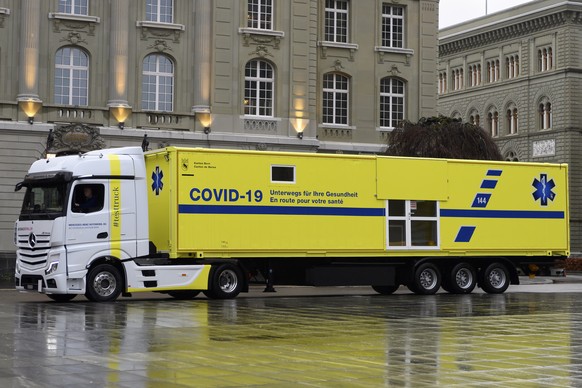 Der neue mobile COVID-19-Test-Truck, kommt auf dem Bundesplatz, am Mittwoch, 3. Februar 2021, in Bern. Zunaechst wird das Fahrzeug im Rahmen eines Schnelleinsatzes in das Kantonsgebiet geschickt, um u ...