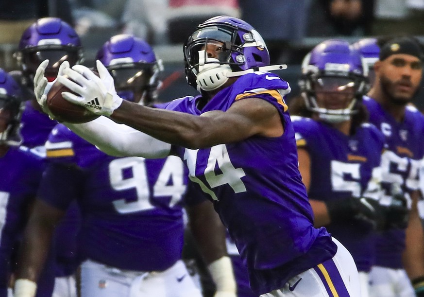 epa07881196 Minnesota Vikings wide receiver Stefon Diggs catches a pass during the American football game between the Minnesota Vikings and the Chicago Bears at Soldier Field in Chicago, Illinois, USA ...