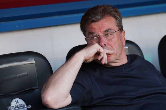 epa12993331 Head coach of Wolfsburg Dieter Hecking before the Bundesliga Relegation Play-offs 2nd leg soccer match between SC Paderborn and VfL Wolfsburg in Paderborn, Germany, 25 May 2026. EPA/CHRIST ...