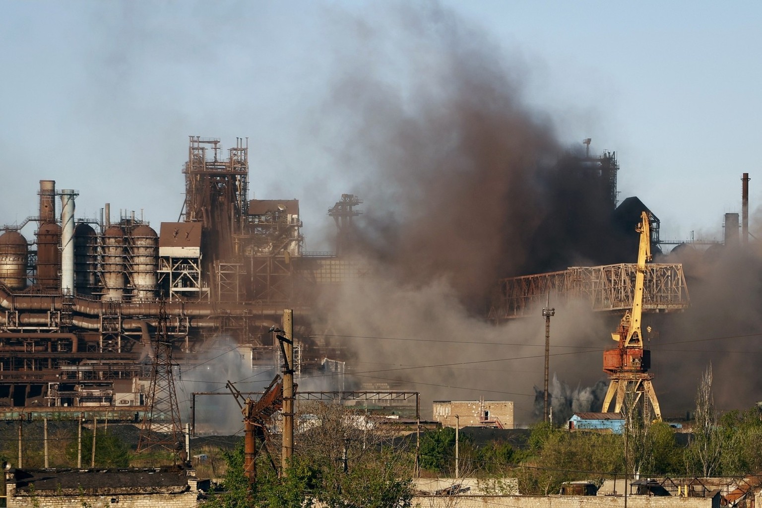 Smoke rises from the Metallurgical Combine Azovstal in Mariupol during shelling, in Mariupol, in territory under the government of the Donetsk People&#039;s Republic, eastern Ukraine, Saturday, May 7, ...