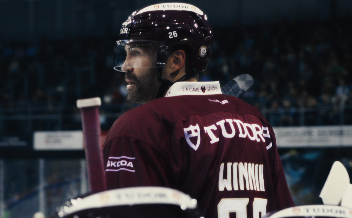 Daniel Winnik dans la série Breakaway.