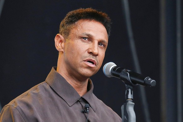 Berlin, Deutschland, 13.09.2025: Brandenburger Tor: Wagenknecht-Demo gegen Gaza-Krieg: Daniel Aminati *** Berlin, Germany, 13 09 2025 Brandenburg Gate Wagenknecht demo against Gaza war Daniel Aminati  ...