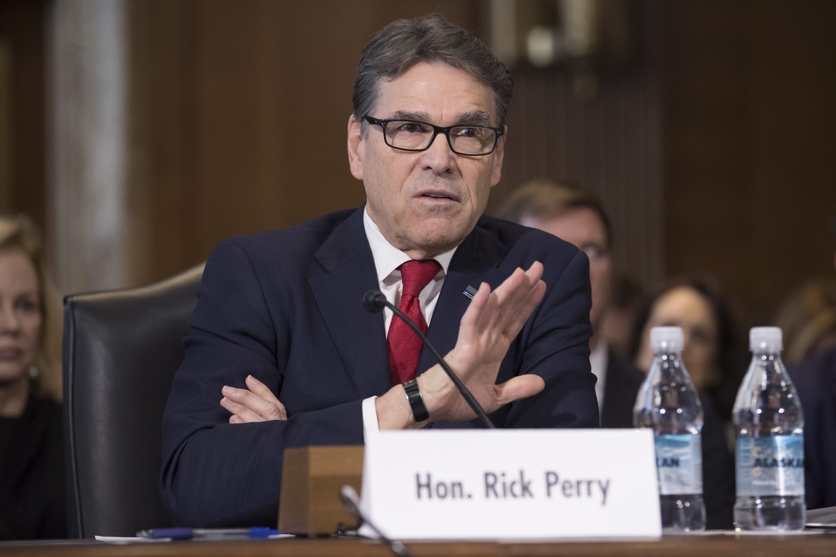 epa05731942 Former governor of Texas and US President-elect Donald Trump's nominee to be the Secretary of Energy, Rick Perry, appears before the Senate Energy and Natural Resources Committee hear ...