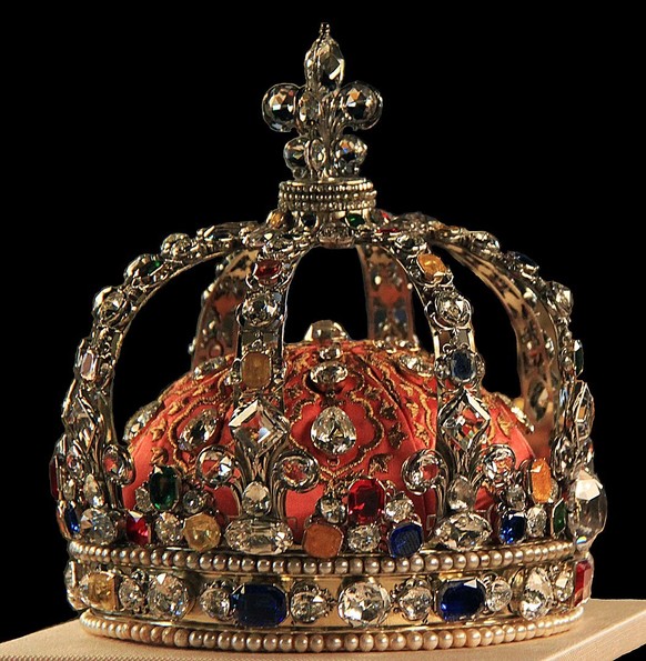 The crown of Louis XV of France.  By CSvBibra - Own work, CC BY-SA 4.0, https://commons.wikimedia.org/w/index.php?curid=44810830