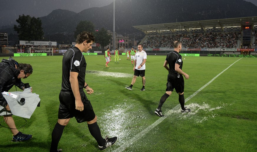 The referees check the field before the suspension of the game FC Lugano against FC St. Gallen after havy rainfalls, at the Cornaredo stadium in Lugano, Saturday, July 29, 2017. (KEYSTONE/Ti-Press/Dav ...