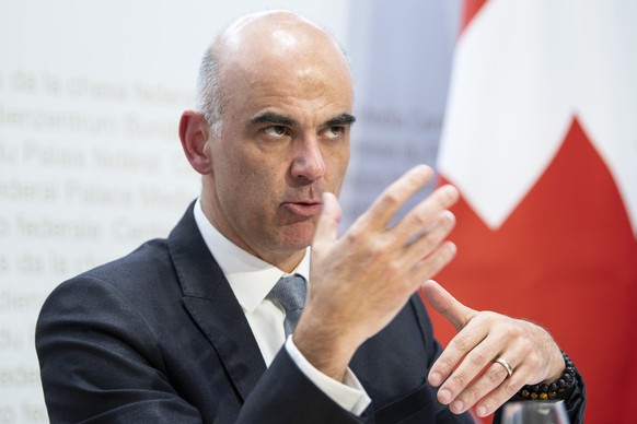 Bundesrat Alain Berset spricht an einer Medienkonferenz, am Donnerstag, 26. November 2020, in Bern. (KEYSTONE/Peter Schneider)