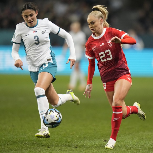 New Zealand&#039;s Claudia Bunge , left, and Switzerland&#039;s Alisha Lehmann run for the ball during the Women&#039;s World Cup Group A soccer match New Zealand and Switzerland in Dunedin, New Zeala ...