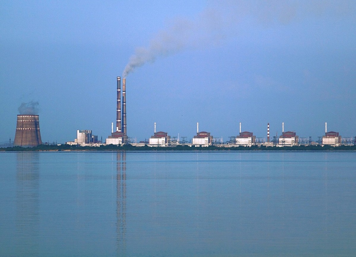 Atomkraftwerk Saporischschja.
https://commons.wikimedia.org/w/index.php?curid=7343361