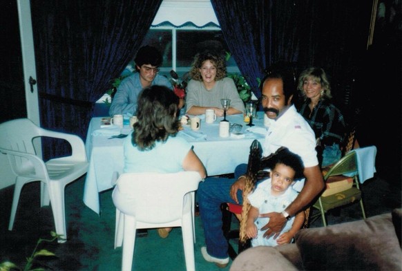 junger drake imgur https://imgur.com/1WRKsDd
My friend&#039;s parents used to be friends with Drake&#039;s parents. She found this picture and realized who the kid was. (1989)