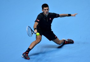 Djokovic zeigt sich in London beweglich wie eh und je.