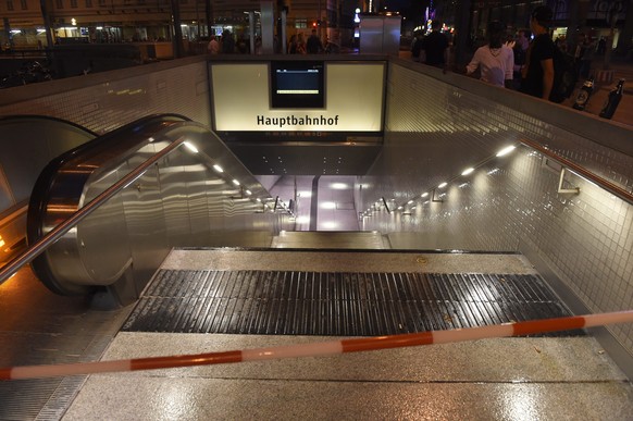epa05437238 An entrance to the Munich Central station is blocked with police tape after a shootout in Munich, Germany, 22 July 2016. After a shootout at the Olympia shopping centre during Friday eveni ...