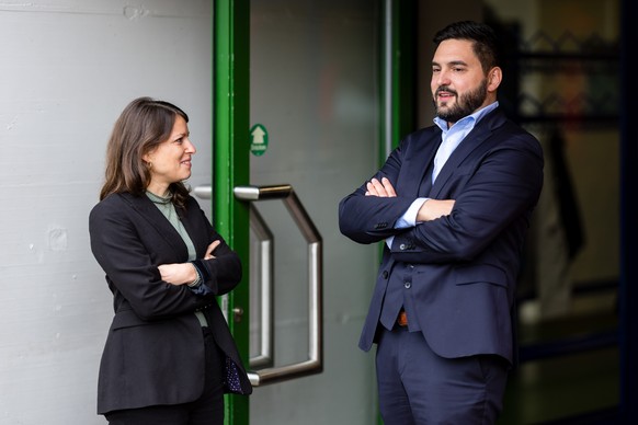KEYPIX - Co-Praesidentin Mattea Meyer und Co-Praesident Cedric Wermuth warten beim Eingang auf die Delegierten am Parteitag der SP Schweiz am Samstag, 25. Oktober 2025 in der Stadthalle in Sursee. (KE ...