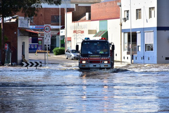 epa10289304 A Parkes Headquarters Vehicle from the Mid Lachlan Valley Team of the N.S.W. Rural Fire Service crosses floodwater in Forbes, New South Wales, Australia, 06 November 2022. Residents in flo ...