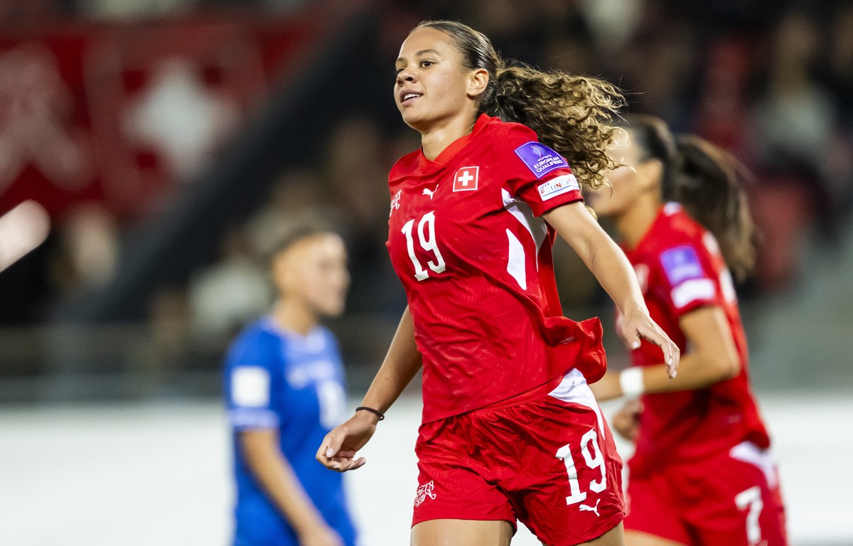 Switzerland's Iman Beney #19 celebrates her goal, during the FIFA Women's World Cup 2027 - playoffs Round 1 - second leg between Switzerland and Israel, at Stade de Tourbillon in Sion, Switz ...
