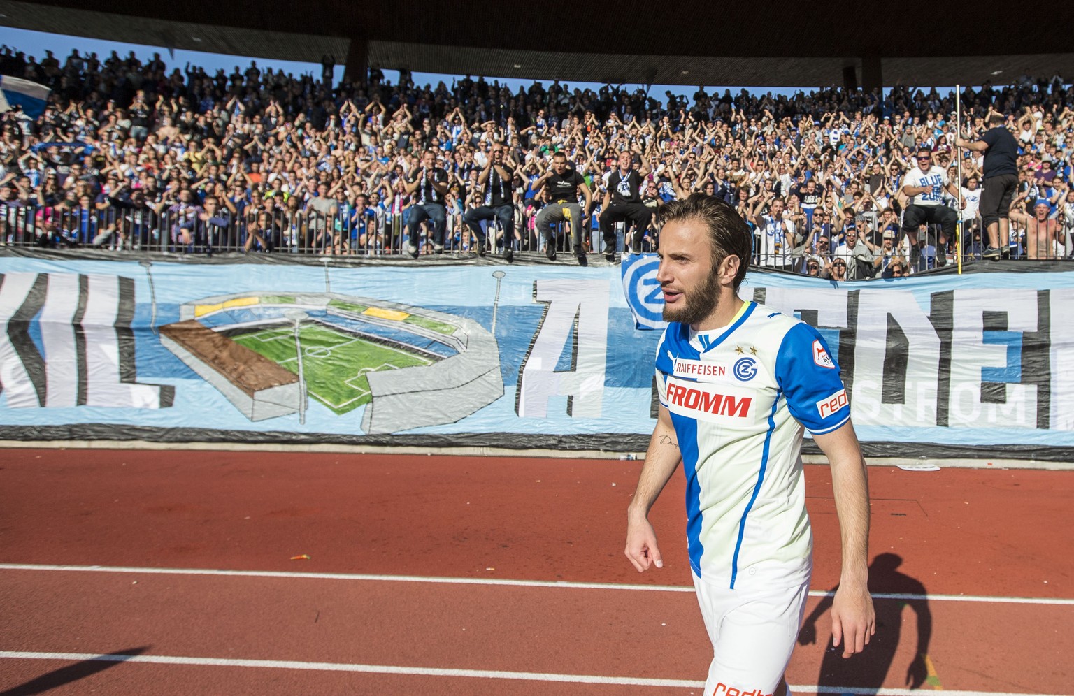 Die GC-Fans feiern Shkelzen Gashi.