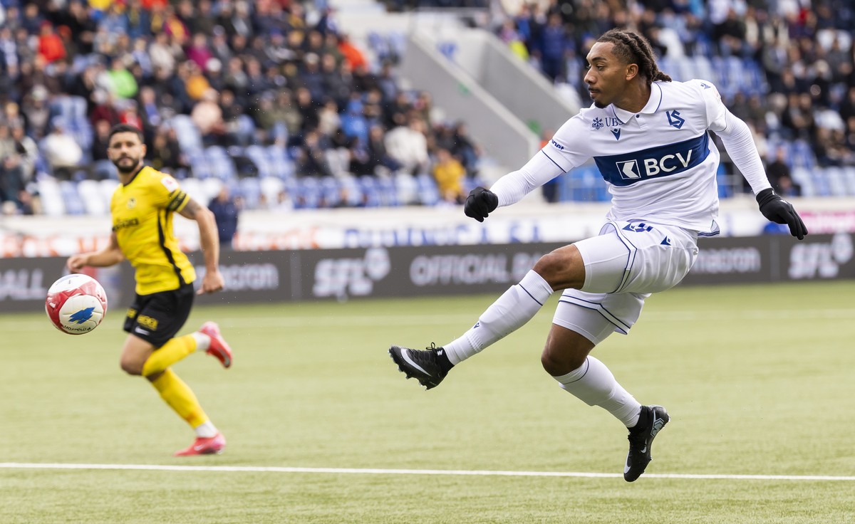 Theo Bair (LS) en action, lors de la rencontre de football de Swiss Super League entre le FC Lausanne-Sport, LS, et le BSC Young Boys, YB, ce dimanche 5 octobre 2025 au stade de la Tuiliere a Lausanne ...