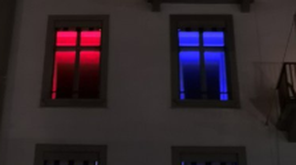 Bordell oder Weihnachtsbeleuchtung 

Puff