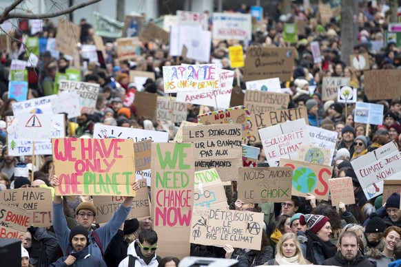 People demonstrate during a &quot;Climate strike&quot; demonstration to protest a lack of climate awareness in Lausanne, Switzerland, Saturday, February 2, 2019. (KEYSTONE/Laurent Gillieron)
