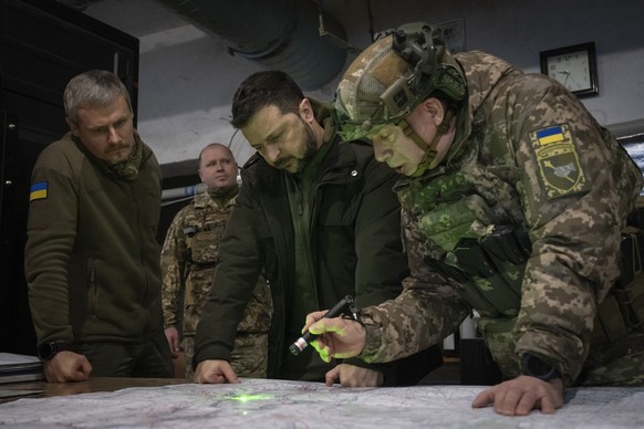 Ukrainian President Volodymyr Zelenskyy, Commander of Ukraine&#039;s Ground Forces Col.-Gen. Oleksandr Syrsky, right, and Roman Mashovets, deputy head of the Presidential Office, look at a map during  ...