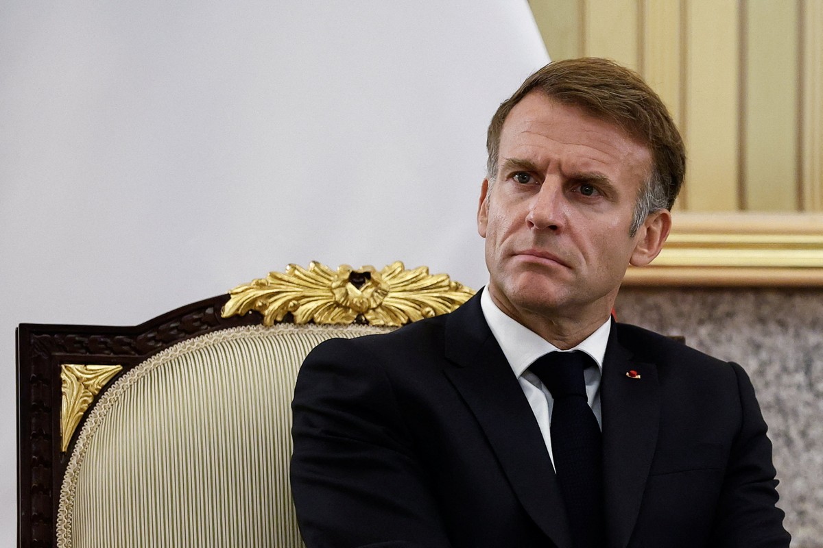 epa13315003 French President Emmanuel Macron attends an agreement-signing ceremony with the Emir of Kuwait Sheikh Meshal Al-Ahmad Al-Jaber Al-Sabah (not pictured), at Bayan Palace in Kuwait City, Kuwa ...