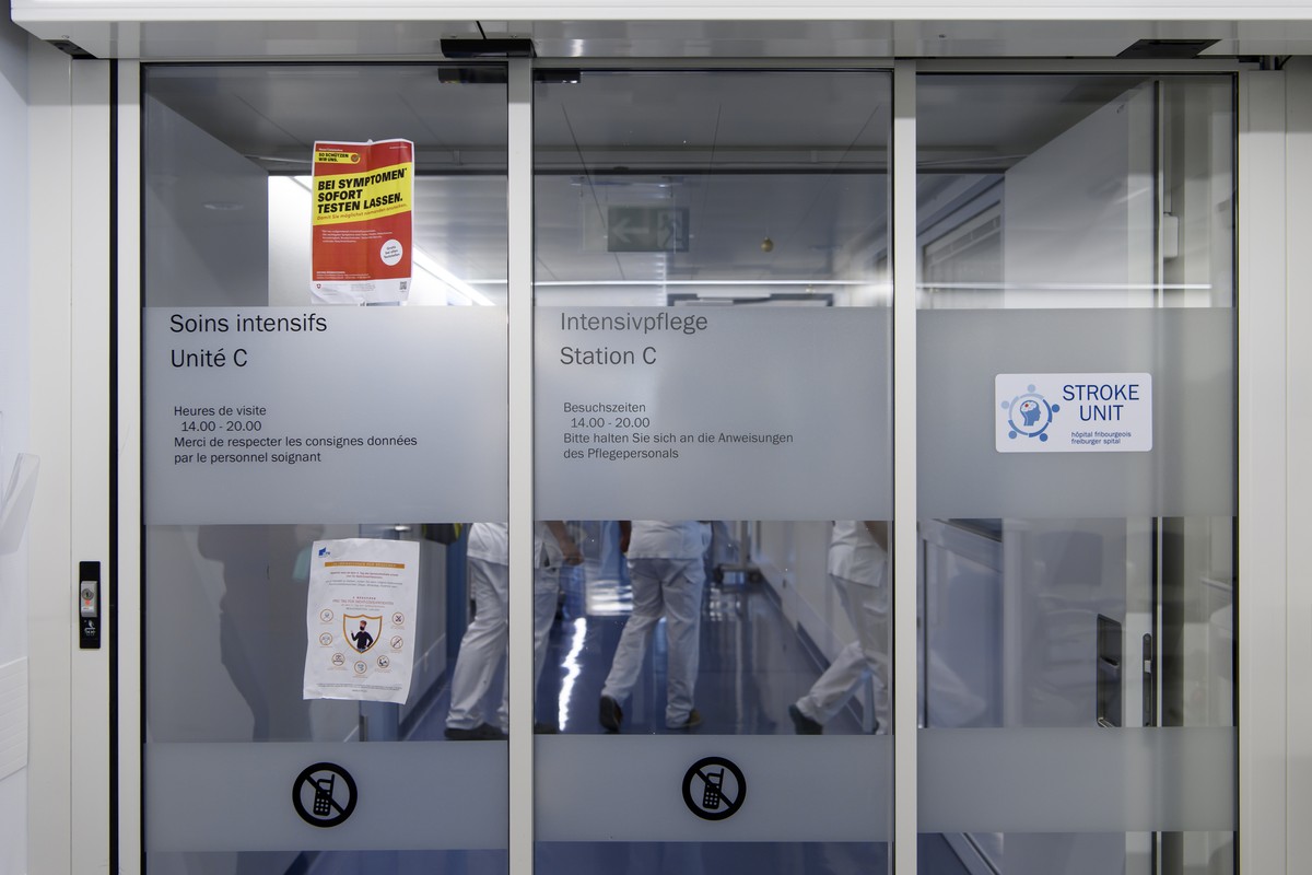 The entrance of the intensive care unit of the hospital "Hopital cantonal fribourgeois (HFR)" during the 5th wave of coronavirus disease (COVID-19) outbreak, in Fribourg, Switzerland, on Mon ...