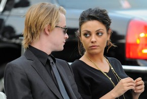 Culkin und Kunis&nbsp;damals auf der Beerdigung von Michael Jackson.