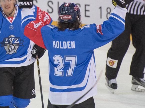 Josh Holden, centre, from Zug reacts after his goal to the 2:1 for Zug at the Eishockey Champions Hockey League group stage, group G between Switzerlands EV Zug and Denmarks Esbjerg Energy on Tuesday, ...