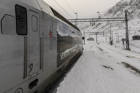 Das haut dich aus den Schienen: Die besten Bahnrekorde der Welt
Es ist zwar kein Weltrekord, aber immerhin die höchste Hauptstrecke in Nordeuropa. Die Bergenbahn, sie verbindet Oslo mit Bergen. Auch e ...