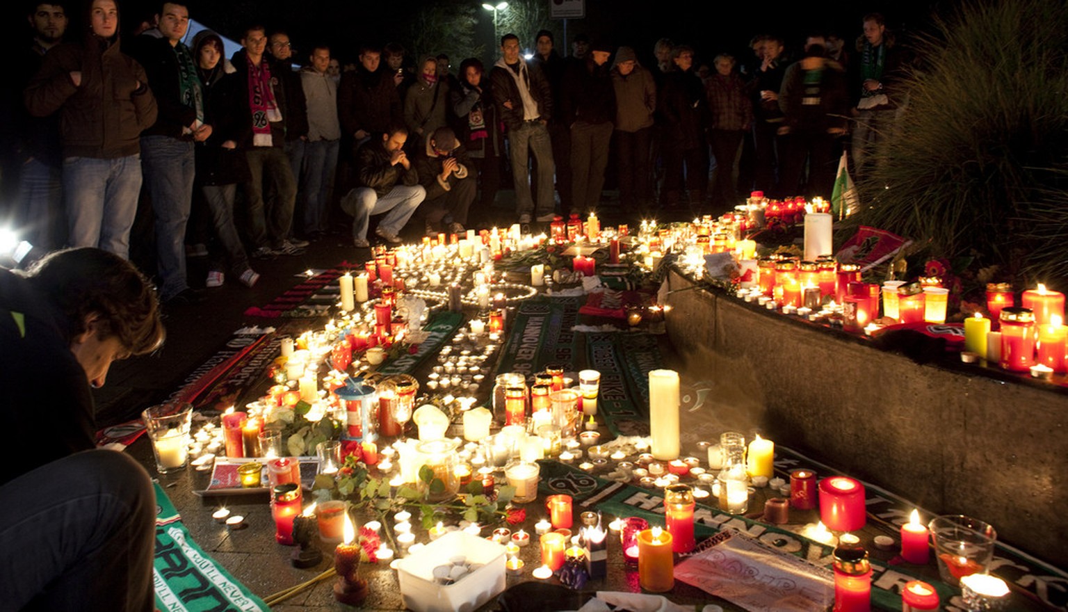 Hundreds of supporters mourn in front of a soccer stadium in Hanover, northern Germany, early Wednesday, Nov. 11, 2009. Robert Enke, the Hanover 96 and Germany&#039;s national team goalkeeper, killed  ...