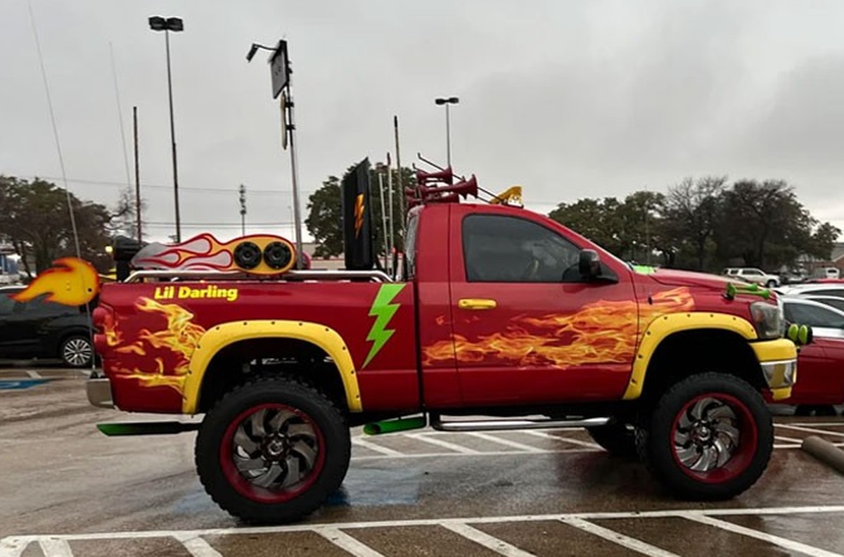 Lil' Darling? Auto-Mods der Hölle 
https://www.reddit.com/r/Shitty_Car_Mods/comments/1hno7go/gym_guido/