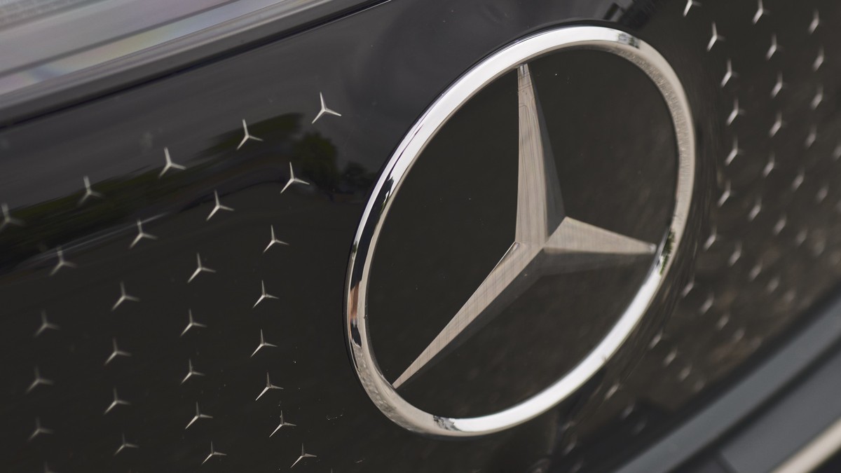 Mercedes-Benz recalls 261,000 SUVs