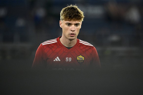 Nicola Zalewski of AS Roma warms up during the Europa League Group G football match between AS Roma and Servette FC at Olimpico stadium in Rome Italy, October 5th, 2023. andreaxstaccioli