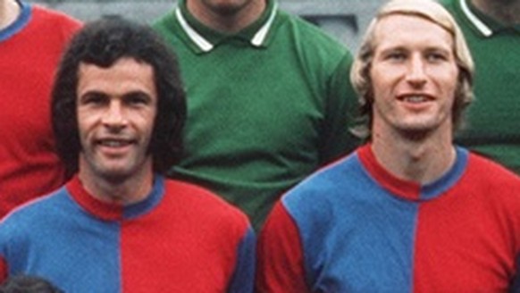 Mannschaftsaufnahme des FC Basel vom 20. August 1973: (Vordere Reihe sitzend von links:) Mundschin, Hasler, Rahmen, Wenger, Kiefer, Paolucci. (Mittlere Reihe von links:) Trainer Benthaus, Ramseier, Hi ...