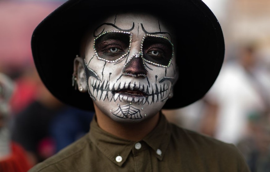 TEPITO, MEXICO - NOVEMBER 01: A man dressed in his &#039;Day of the Dead&#039; costume poses on November 01, 2022 in Tepito, Mexico. People from across the city go to Tepito, the most notorious neighb ...