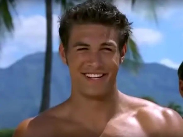 Before his role as Aquaman, a clean-shaven Jason Momoa played another shirtless man on &quot;Baywatch.&quot; 2003