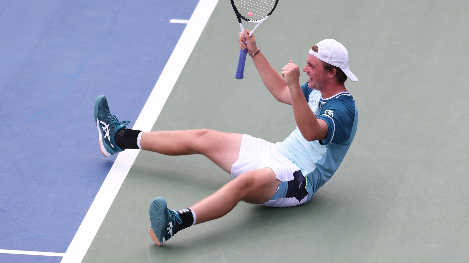 epa10829790 Dominic Stricker of Switzerland celebrates on the court after defeating Stefanos Tsitsipas of Greece in their second round match at the US Open Tennis Championships at the USTA National Te ...