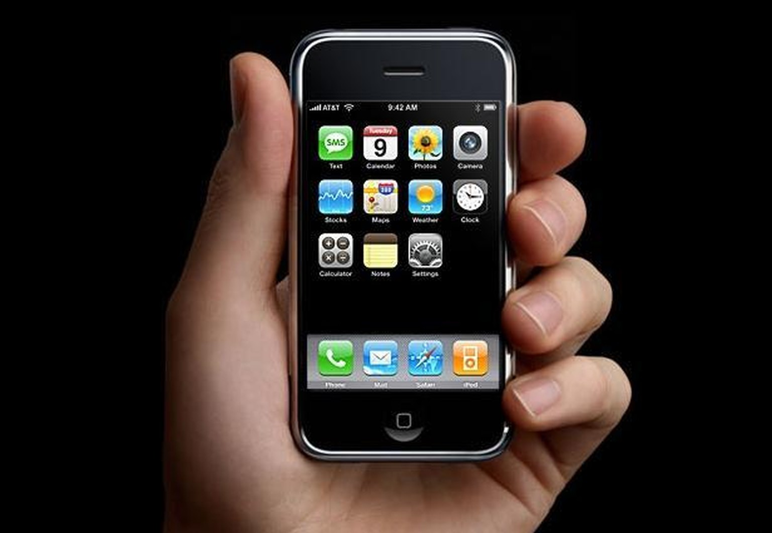 Продавать ли айфон. Apple iphone 1. Первый айфон 2007. Стив Джобс iphone 1. Iphone 1g.