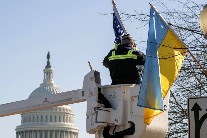 U.S. and Ukrainian flags are put in place along Pennsylvania Ave., Wednesday, Dec. 21, 2022, ahead of a visit from Ukraine President Volodymyr Zelenskyy in Washington, near the U.S. Capitol. (AP Photo ...
