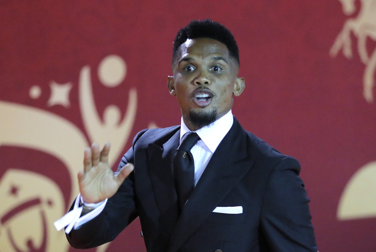 epa06361451 Former Cameroon international Samuel Eto'o arrives for the Final Draw of the FIFA World Cup 2018 at the State Kremlin Palace in Moscow, Russia, 01 December 2017. The FIFA World Cup 20 ...