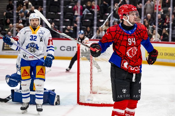 Joie de Tim Bozon (LHC) apres avoir marque le 4eme but lors du match du championnat suisse de hockey sur glace de National League entre Lausanne HC, LHC, et EV Zug, EVZ, le vendredi 4 octobre 2024 a l ...