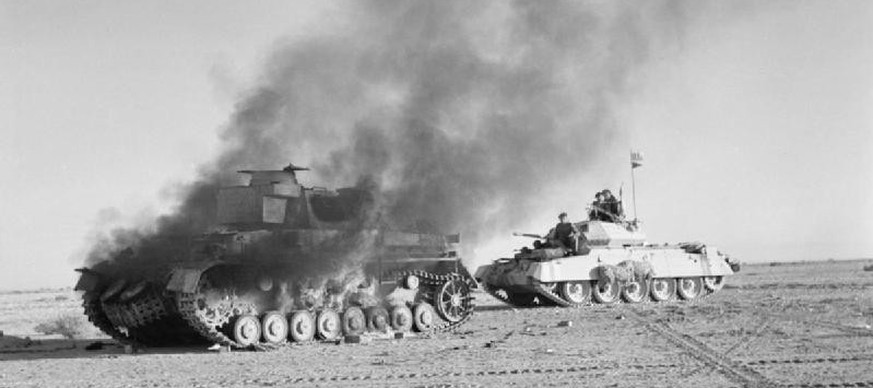 Brennender deutscher Panzer IV bei El Alamein.